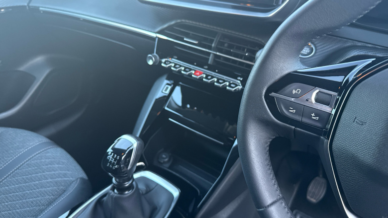 Peugeot 208 1.2 PureTech 100 Allure 5dr Petrol Hatchback